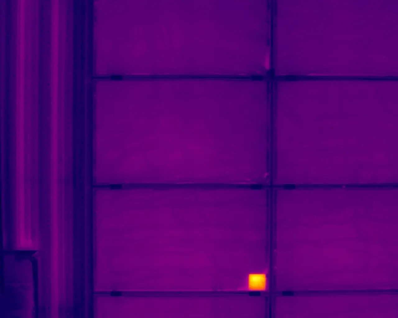 Thermografieaufnahme eines auffälligen PV-Moduls